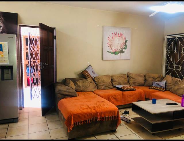 2 BEDROOM APARTMENT FOR SALE IN RUSTENBURG CENTRAL